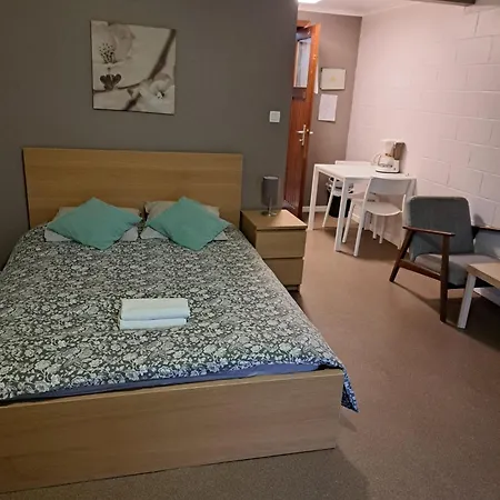 Rachel Shape 아파트 몽스