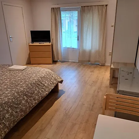 Rachel Shape 아파트 몽스