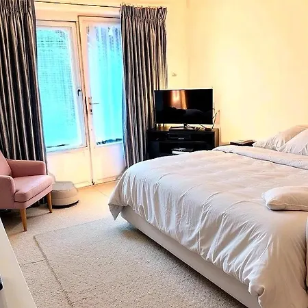 Rachel Shape 아파트 몽스