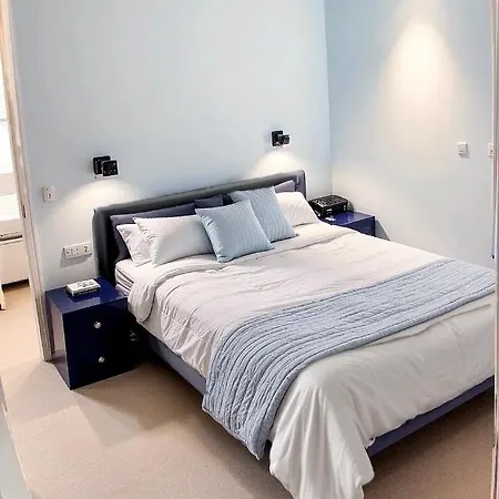 Rachel Shape Apartman Mons
